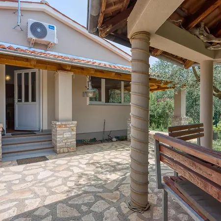 בית נופש Casa Oliva Kim Marie /w Garden - Happy מדולין